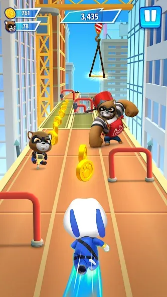 Talking Tom Hero Dash (Мод Много денег и кристаллов) — скриншот 2
